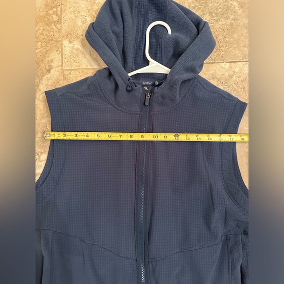 Men’s ADIDAS performance vest - - Picture 8 of 8